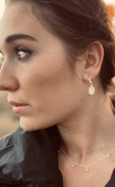 Zilveren creolen met Regenboog Maansteen edelstenen 12x8