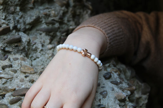 Kogelarmband Pure Stone Howliet met Roze Kruis 6mm