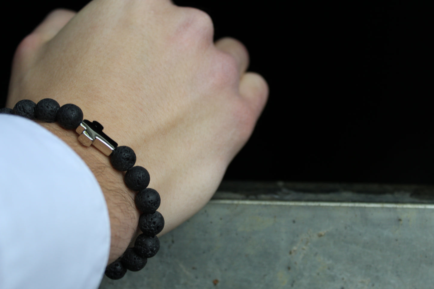Kogelarmband Pure Stone Lavasteen Zwart zilver Kruis 8mm
